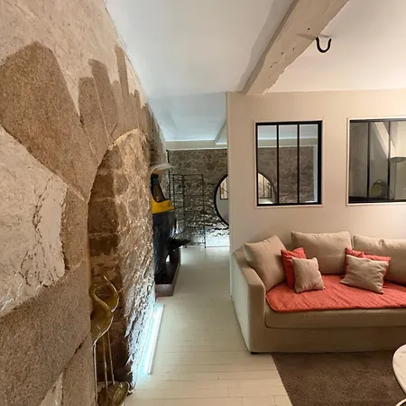T2 A Intra-muros Apartment